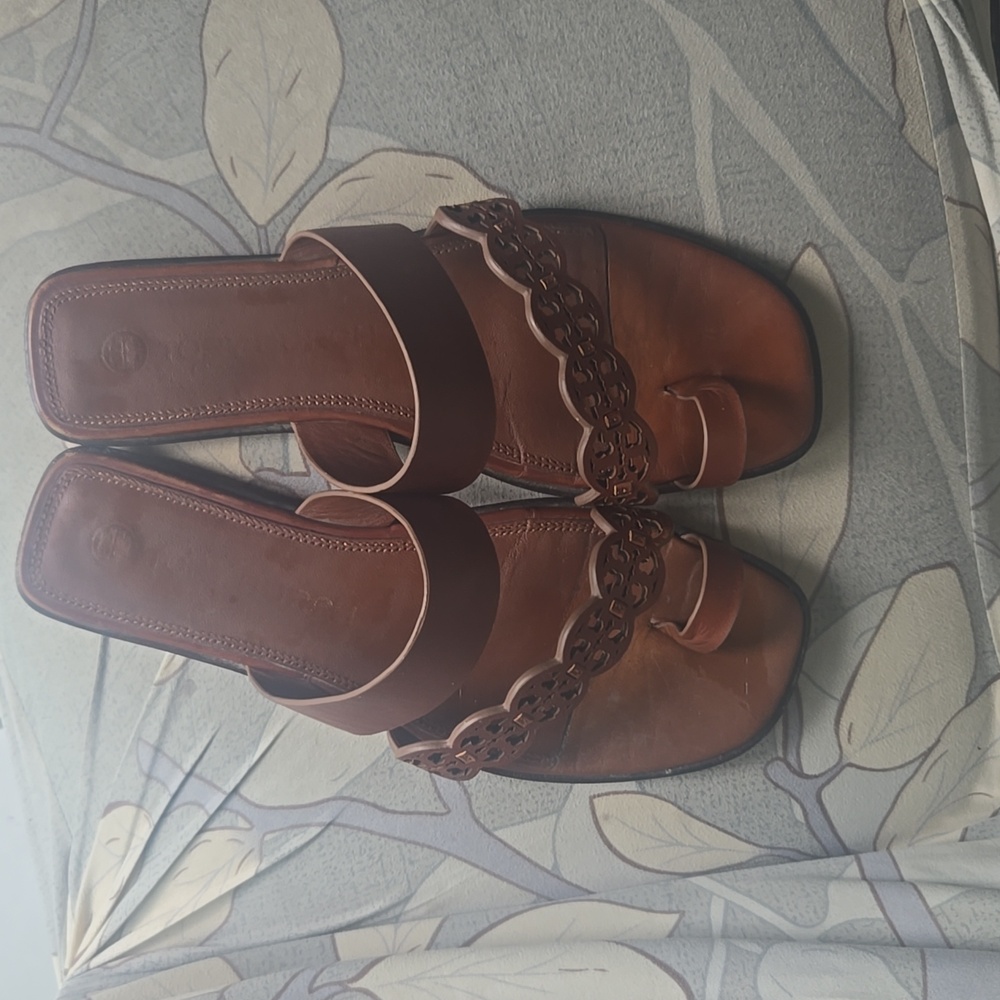 TORY BURCH logo leather sandals. - Picture 14 of 15